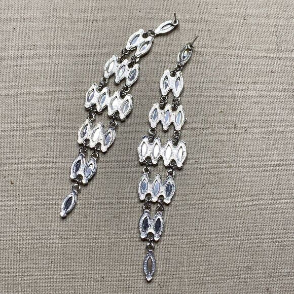 💛 Vintage Silvertone Rhinestone Chandelier Drop Earrings - Picture 2 of 4